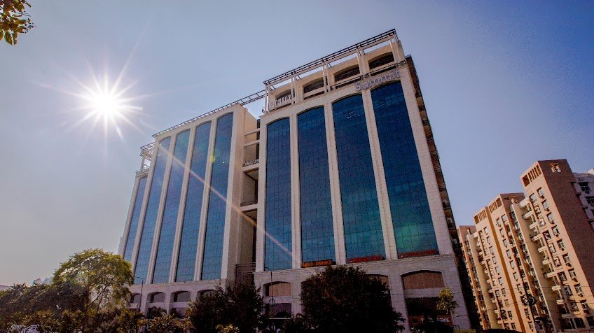 Summit Building, Lucknow