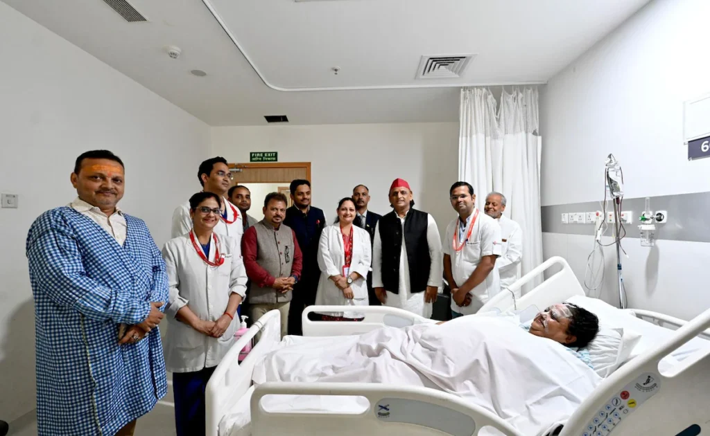सपा अध्यक्ष अखिलेश यादव ने मेदांता पहुंचकर पूर्व मंत्री और बीजेपी विधायक अनुपमा जायसवाल के स्वास्थ्य की जानकारी ली