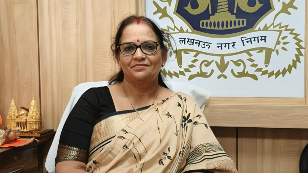 लखनऊ में इलाहाबाद हाईकोर्ट की लखनऊ बेंच ने मेयर सुषमा खर्कवाल के प्रशासनिक और वित्तीय अधिकार फ्रीज कर दिए हैं
