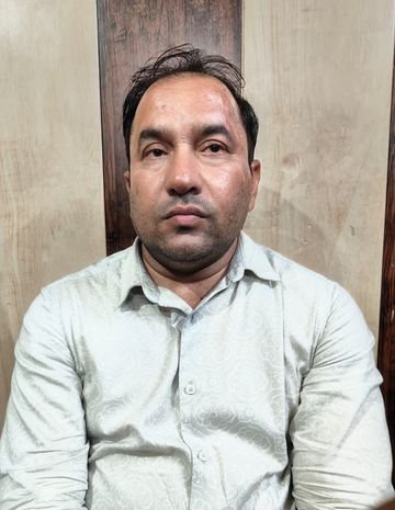 असिस्टेंट प्रोफेसर परमजीत सिंह की तस्वीर। पुलिस ने लखनऊ यूनिवर्सिटी कैंपस से रात में हिरासत में हसनगंज थाने ले गई